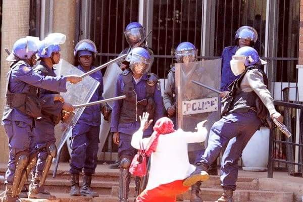 Police in Harare accused of beating demonstrators indiscriminately including the elderly. Courtesy: Tafadzwa Ufumeli 